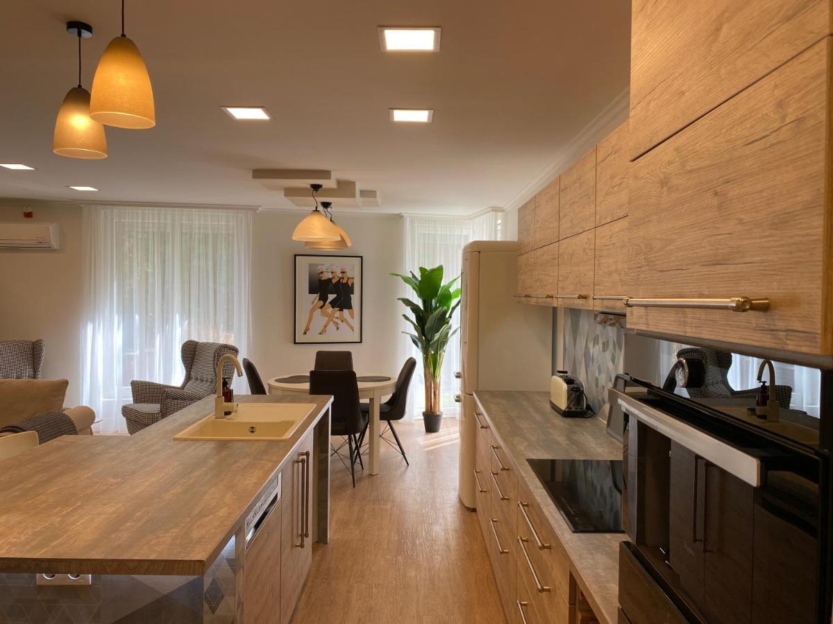 Ground Floor Park Bestern Сегед Екстериор снимка