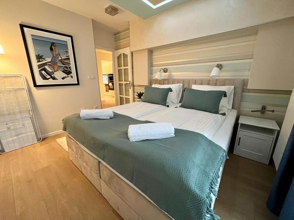 Ground Floor Park Bestern Сегед Екстериор снимка
